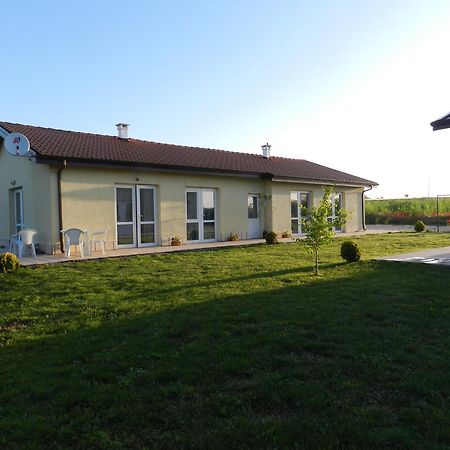 Villa Campo Ezerets Exteriör bild