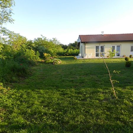 Villa Campo Ezerets Exteriör bild