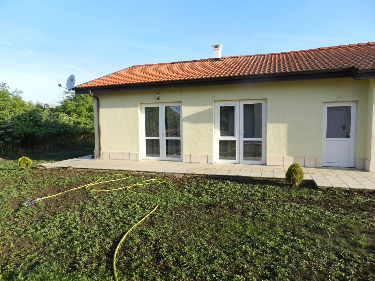 Villa Campo Ezerets Exteriör bild