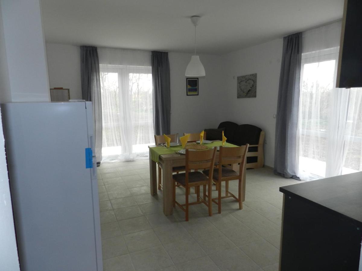 Villa Campo Ezerets Exteriör bild