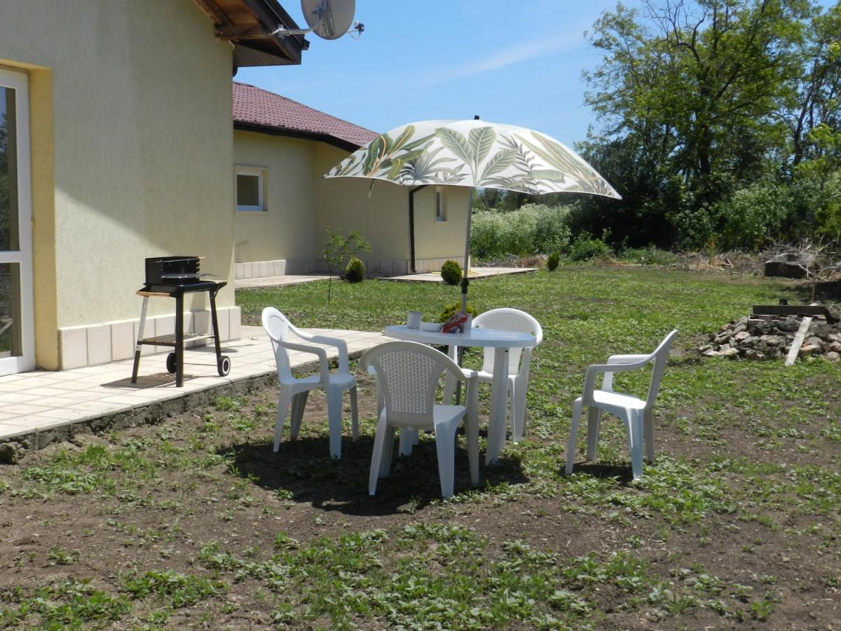 Villa Campo Ezerets Exteriör bild