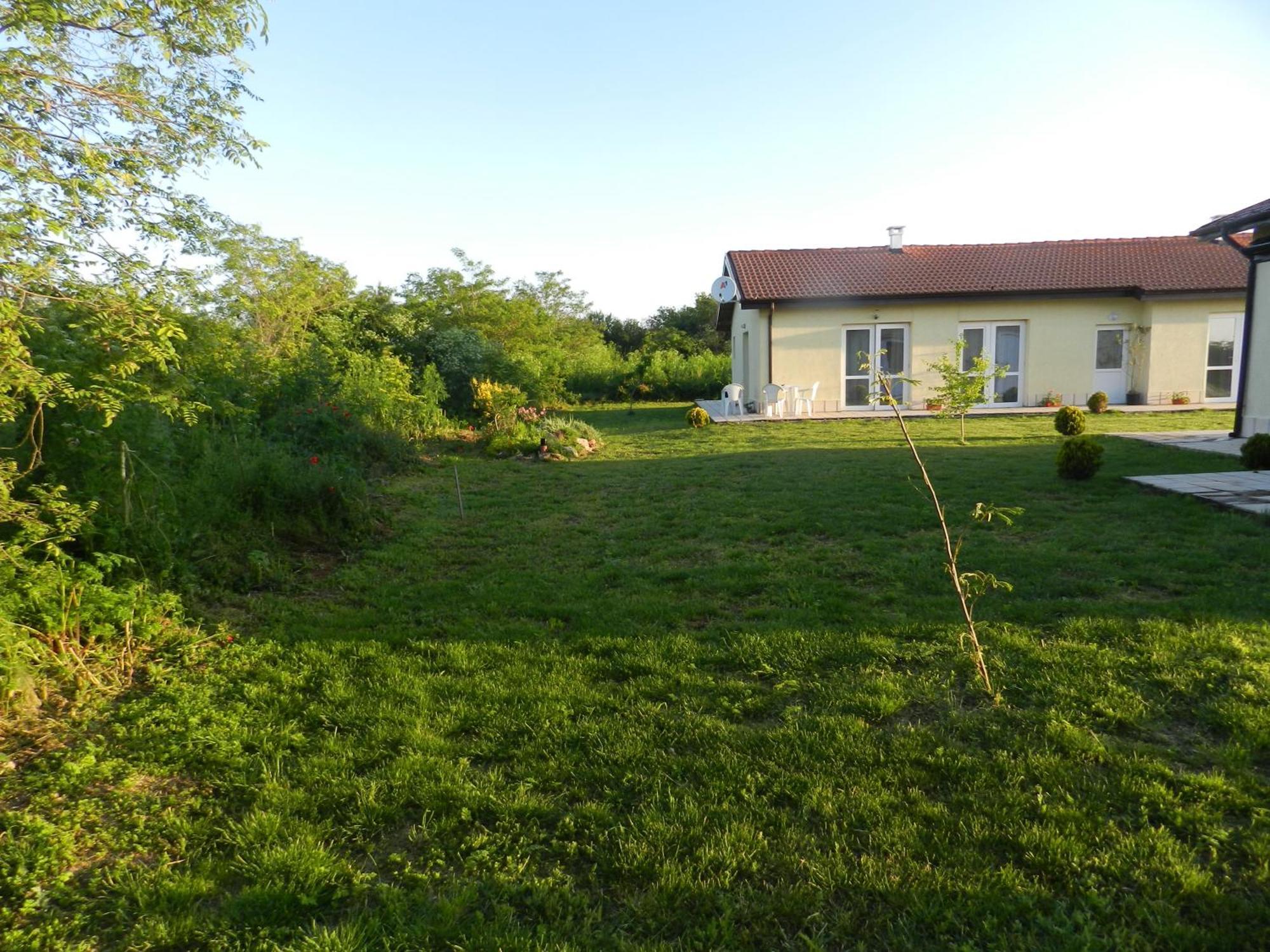 Villa Campo Ezerets Exteriör bild